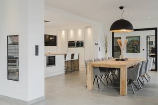 Exclusieve gerenoveerde villa in rustige, residentiële wijk Blankenberge. Perfecte balans: nabij centrum, strand en vlotte verbinding...