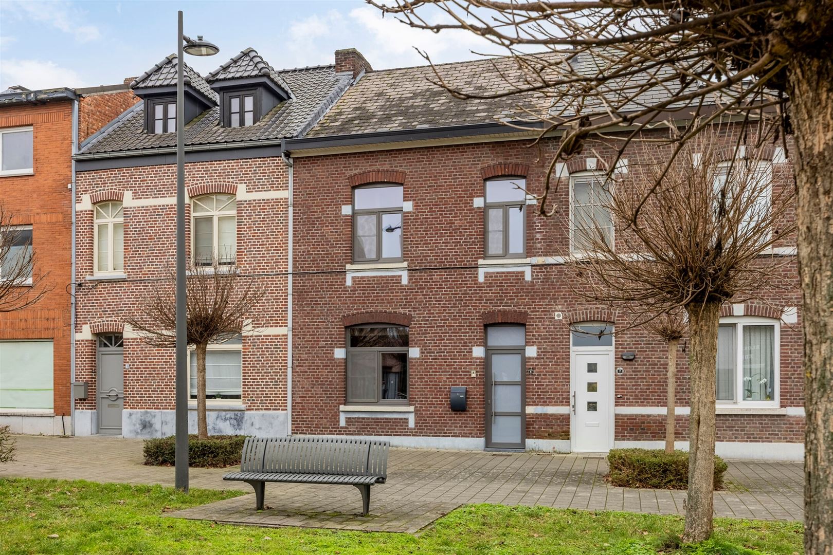TE KOOP: Gesloten bebouwing met 3 slaapkamers te Kuringen! - foto 1