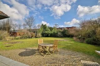 Graag bieden wij u deze ruime en vrijstaande woning (200m²) aan gelegen op een centrale locatie in Edegem. De woning werd in 1988 gebouwd op...