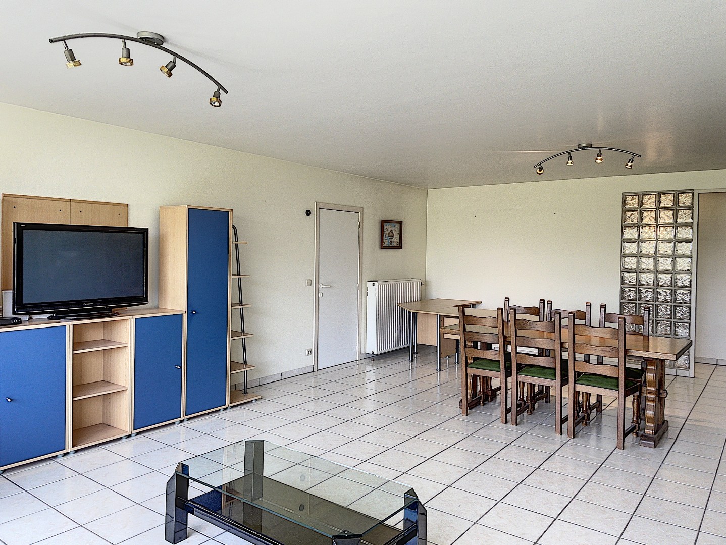 Verrassend groot appartement met zicht op het mooie E. Dermautpark. - foto 2