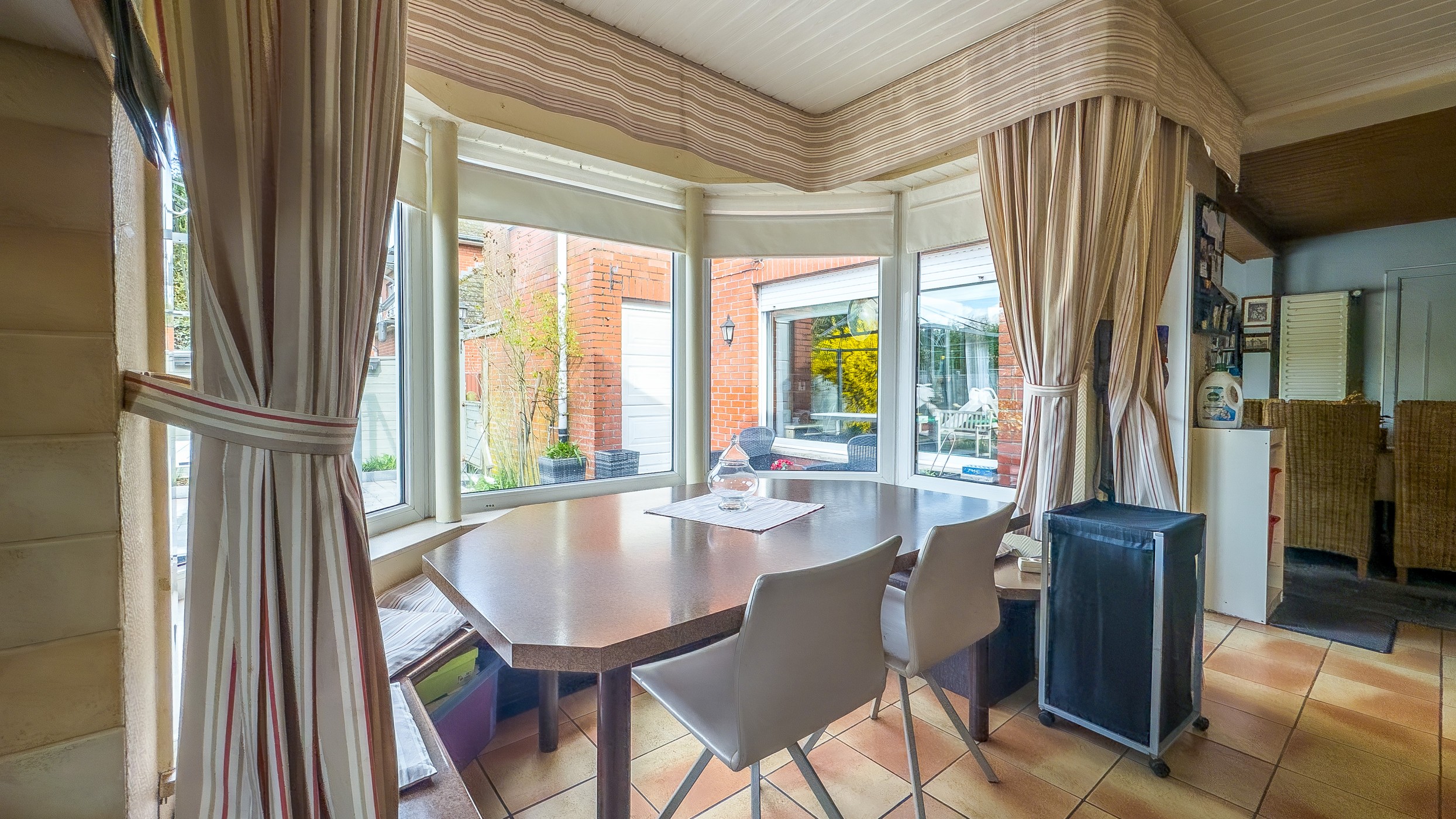 ENERGIEZUINIGE GEZINSWONING MET 4 SLAAPKAMERS, GARAGE EN ZONNIGE TUIN - photo 2