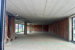 Phenomenally located new-build commercial property with a surface area of 374 m² for rent along the bustling Olmensesteenweg. Thanks to the central location of the project, the shops are easily accessible for residents of Ham, but also for those coming from surrounding municipalities such as Leopoldsburg, Beringen, and Tessenderlo.<br /><br />The space is part of a larger site called “DE OLMEN” located in the center of Ham, consisting of three individual buildings with 21 apartments above the ground-floor commercial premises and a spacious basement. <br />The shell commercial space is located on the ground floor and enjoys plenty of natural light thanks to the numerous windows. Combined with the prime commercial location, this is the ideal base to put your business in the spotlight.<br />There is also the possibility of renting 13 underground parking spaces. Ample parking is available in a large car park shared with OKAY. Available immediately. <br /><br />Contact PANORAMA B2B for additional information, plans, or a no-obligation site visit at 0478 30 06 22.