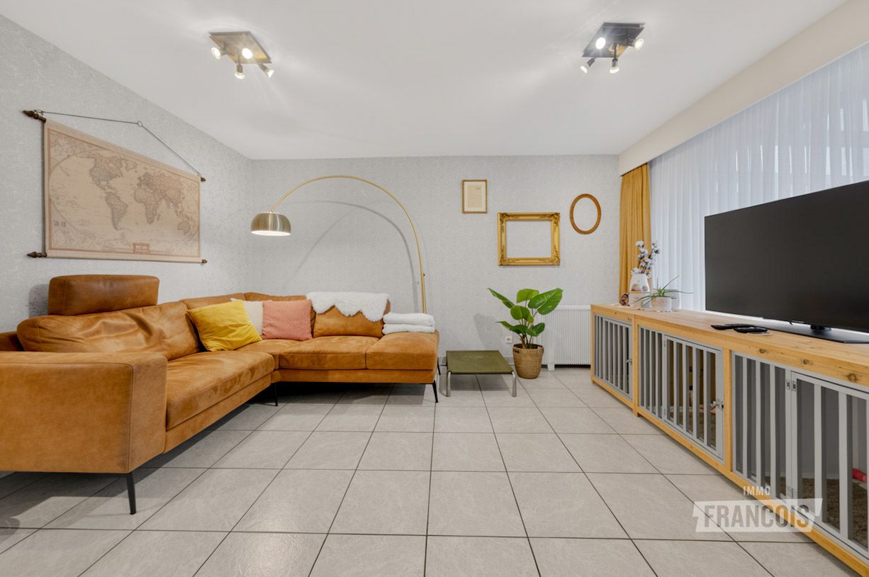 Instapklare gezinswoning met 4 slaapkamers, zonnige tuin en zonnepanelen te Gistel - foto 4
