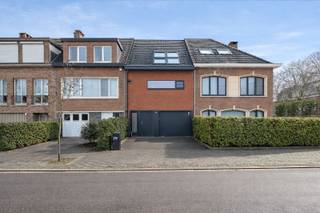 Welkom in deze topgelegen, recente en instapklare woning waar ruimte, licht en flexibiliteit centraal staan. Deze eigentijdse woning ademt...