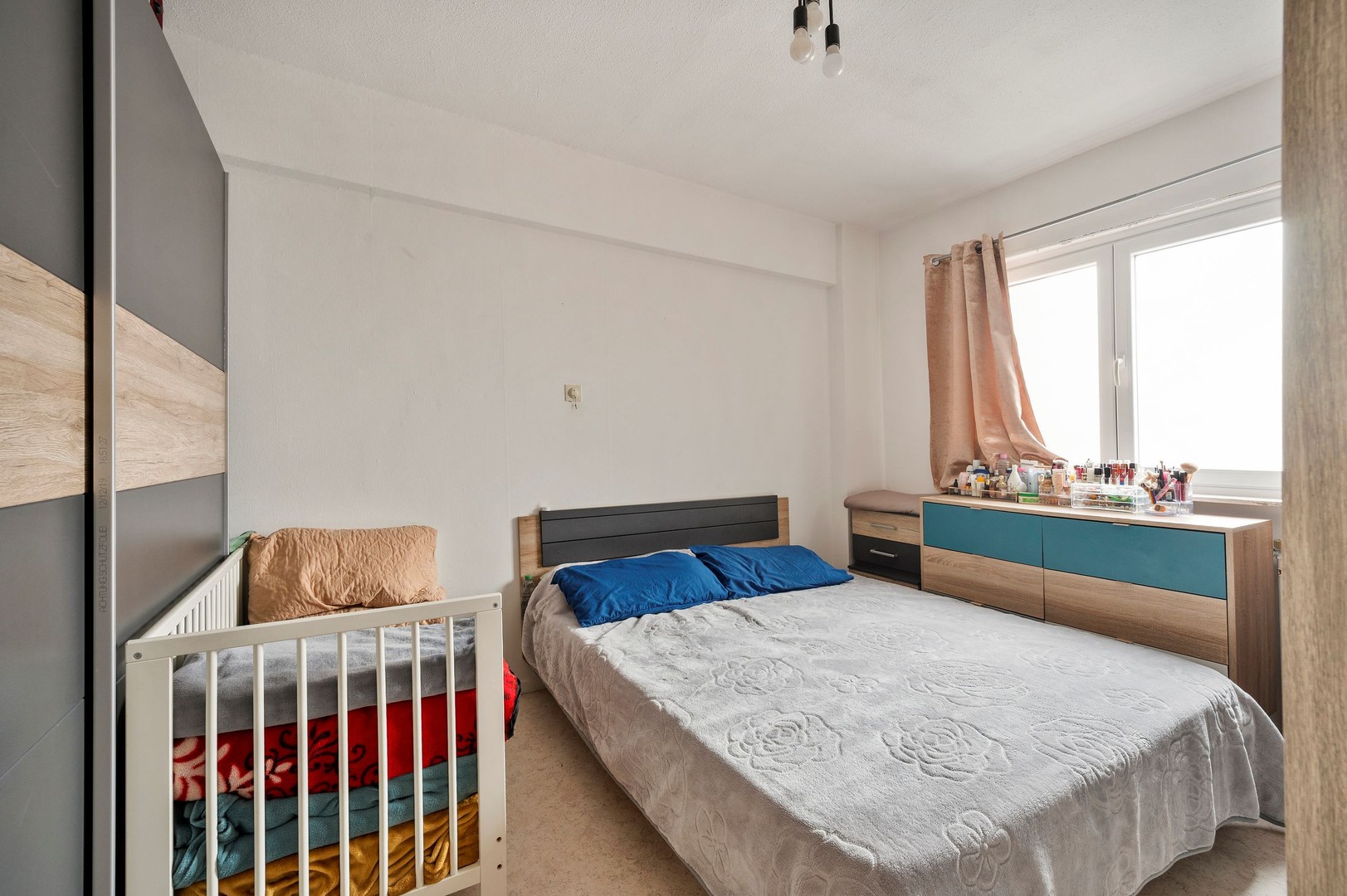 Energiezuinig en gezellig verhuurd appartement met 2 slaapkamers en balkon achteraan nabij het station van Kortrijk - foto 5