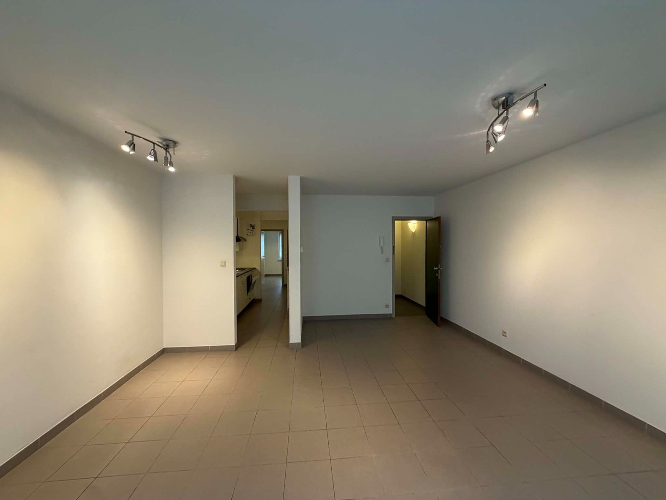 Top gelegen app. in de Dirk Martensstraat – centraal gelegen in Aalst - foto 4