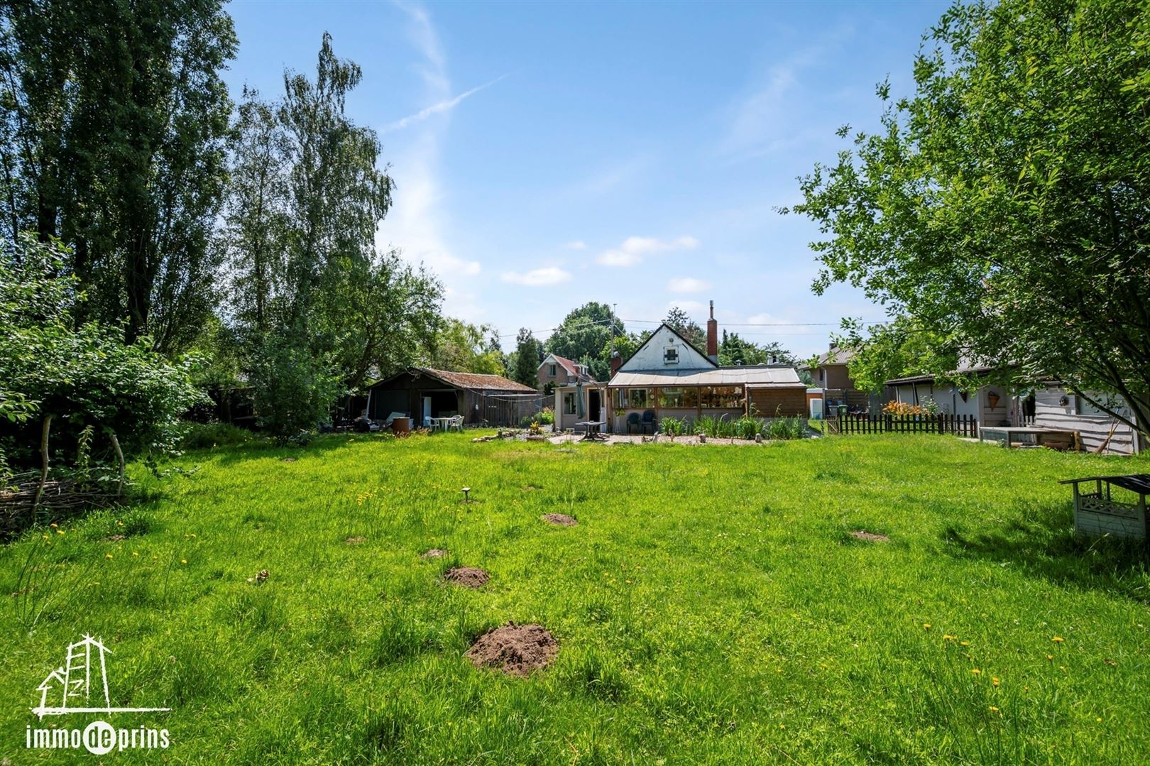 Te renoveren woning op 1.865 m² – projectgrond mogelijk (mits vergunning)
Landelijk gelegen in Nieuwkerken-Waas - foto 3