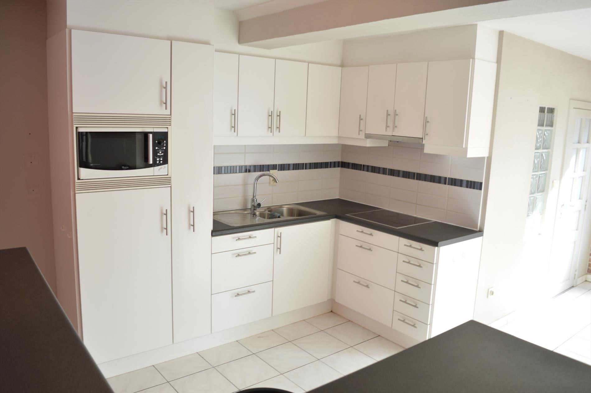 Verzorgde rijwoning dichtbij het centrum van Heule - foto 5