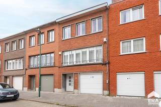 Ben je op zoek naar een bel-étage woning met 4 slaapkamers, tuin en garage nabij Boulevard Edmond Machtens? Gevonden!Deze solide woning bevindt zich...