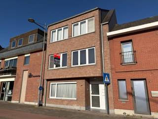 ENERGIEZUINIG EN OPGEFRIST APPARTEMENT MET 2 SLAAPKAMERS, GROOT TERRAS 24M² EN GARAGE1ste verdieping - ligging nabij centrum en station Ruisbroek...