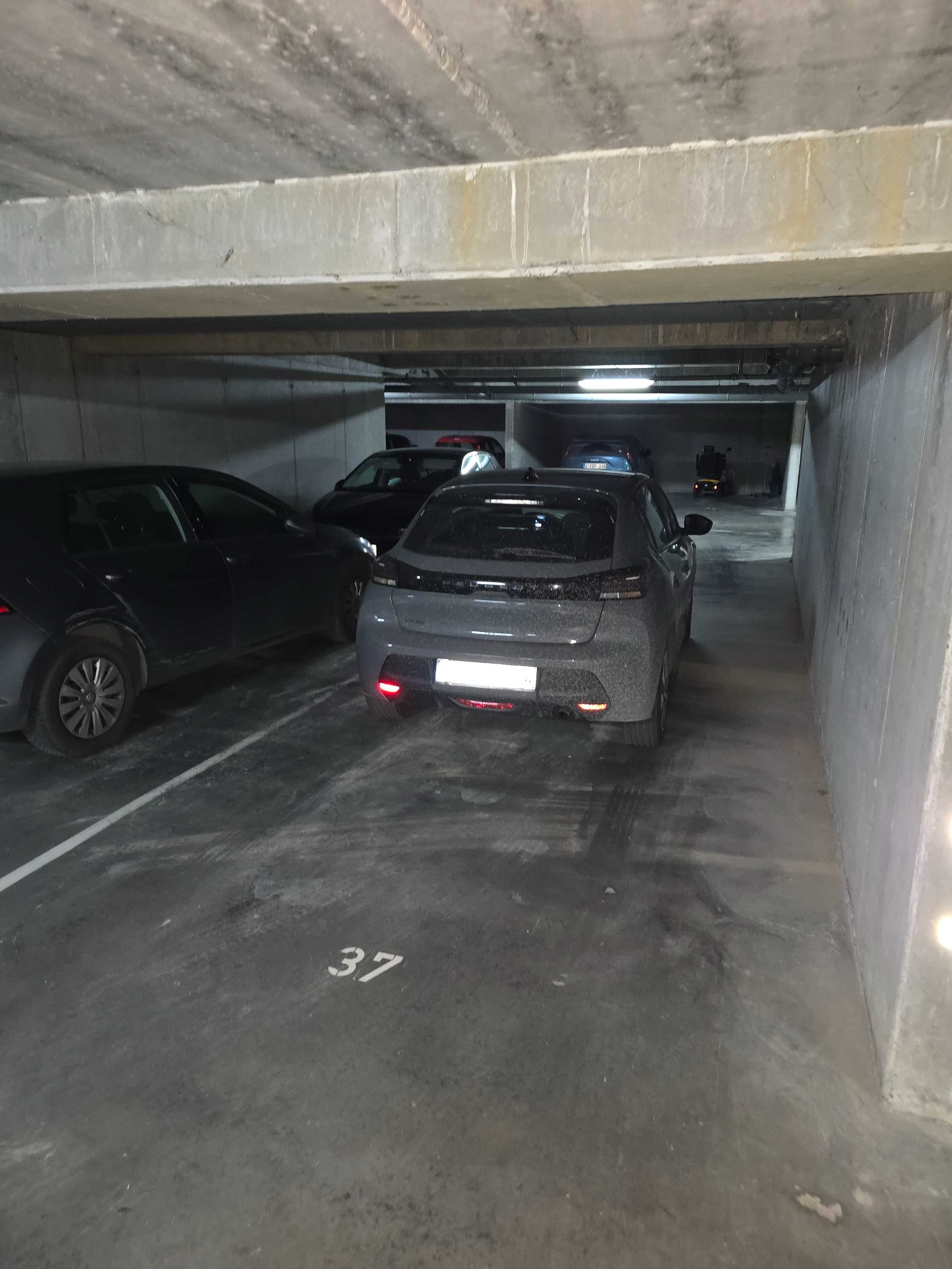 Garage for sale in Ghent - photo 1