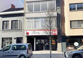 Op zoek naar een instapklare commerciële ruimte op een uitstekende ligging? Dit handelsgelijkvloers van ca. 110 m² in het centrum van Mol biedt...