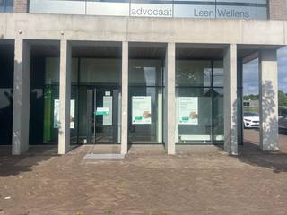 Dit instapklare handelspand op het gelijkvloers van een recent gebouw biedt een waaier aan mogelijkheden voor diverse beroepsactiviteiten. Het...