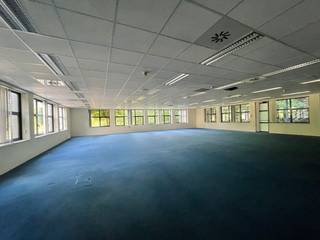 Rustig gelegen kantoorruimte van 445 m² te huur in een bosrijke omgeving én tevens nabij de R0 te Hoeilaart. De lichtrijke kantoren situeren zich...