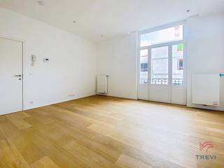 SAINT-GILLES, vlakbij het park van Vorst, dicht bij winkels en openbaar vervoer, mooi appartement met 1 slaapkamer van ±60 m² op de 1e verdieping...