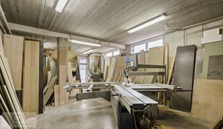 Bent u als ondernemer op zoek naar een solide investering met uitstekende mogelijkheden?Dit ruime handelspand, gelegen aan een drukke invalsweg in...