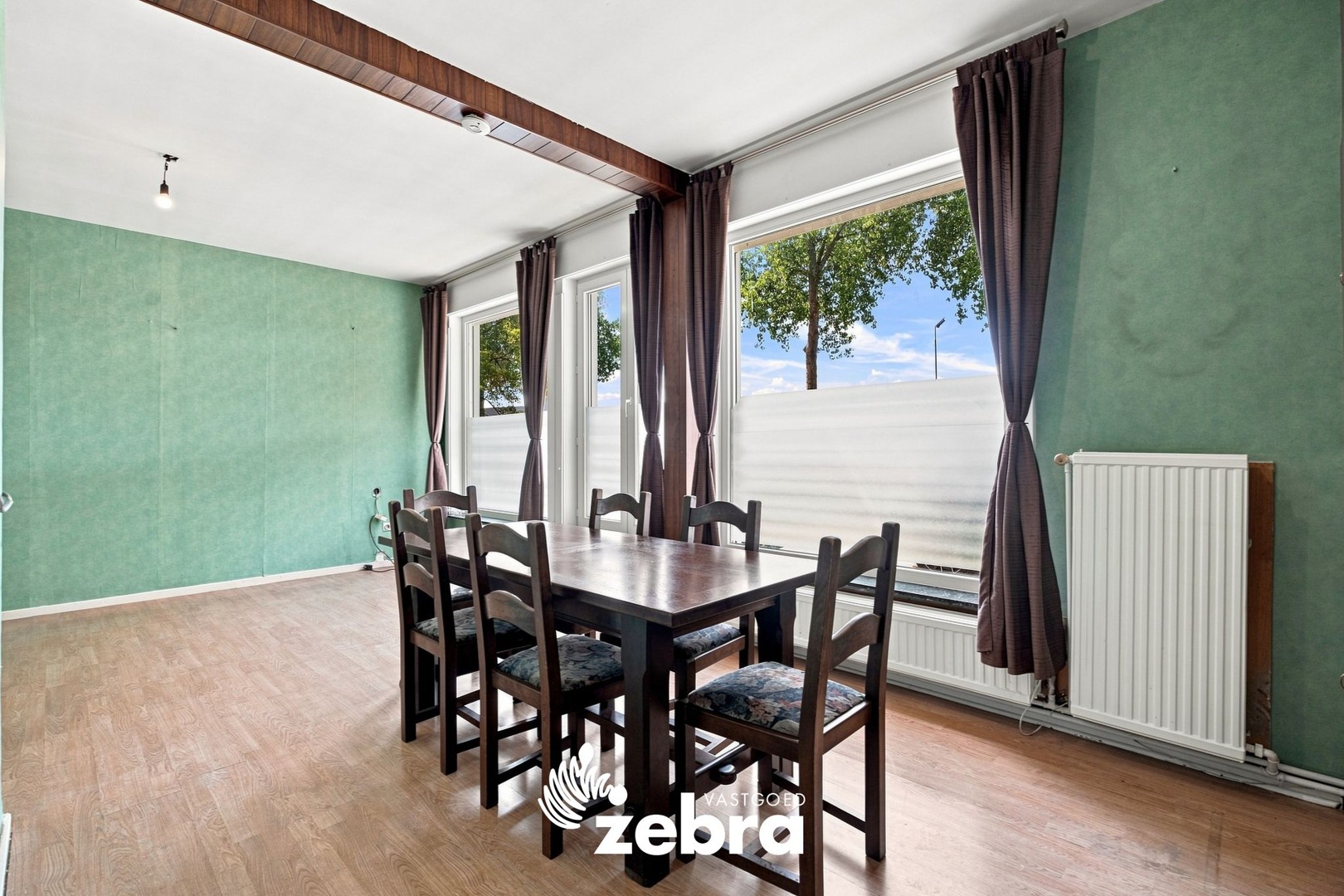Halfopen bebouwing met drie slaapkamers, ruime zolder en garage in Brugge! - foto 4