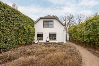 Maison de campagne parfaitement entretenue et prête à l'emploi au bord du canal Schoten. * Rez-de-chaussée : hall d'entrée en pierre naturelle avec...