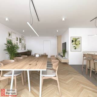Deze prachtige gesloten bebouwing is de ideale starterswoning of gezinswoning voor wie houdt van comfort zonder zorgen. Gelegen in het hart van een kleinschalig project aan de Perzikenlaan, biedt deze woning een perfect evenwicht tussen een gezellige, geborgen sfeer en een verrassend ruimtelijk gevoel.<br />Dankzij de volwaardige verdiepingen zonder schuine wanden geniet je binnen van maximaal woonvolume. De grote ramen, zowel voor- als achteraan, zorgen de hele dag door voor een aangename lichtinval. De achtertuin is zuidelijk georiënteerd wat je de ganse dag zon geeft op je toekomstig terras en een ecologische wadi achterin, wat zorgt voor een natuurlijk en groen uitzicht. <br />Hier woon je energiezuinig, modern en vooral heel aangenaam.<br /><br />Je komt binnen via de inkomhal met apart gastentoilet. Van hieruit stap je de lichtrijke leefruimte binnen. Deze open ruimte omvat een gezellige zithoek en een eetplaats die via het grote schuifraam direct contact maakt met het terras en de tuin. De open keuken sluit naadloos aan op het leefgedeelte en biedt alle mogelijkheden voor een moderne inrichting met eiland. Aansluitend ligt de inpandige garage die eveneens plaats biedt voor een wasmachine en droger.<br />Via de trap bereik je de nachthal op de eerste verdieping met  met toegang tot 3 volwaardige slaapkamers, een toilet, de technische ruimte en badkamer met zowel een inloopdouche als bad en een dubbele wastafel. <br />Ondanks dat het een gesloten bebouwing betreft, beschik je over een mooie tuin. Het terras nodigt uit tot buiten eten, terwijl de wadi achterin de tuin zorgt voor een natuurlijke buffering van regenwater. Aan de voorzijde is er een toegangspad en parkeermogelijkheid.<br /><br /><br /><u><strong>INDELING</strong></u><br /><strong>Gelijkvloers</strong>: inkomhal, zithoek, eethoek, open keuken met eiland, garage/wasplaats<br /><strong>Eerste verdieping:</strong> nachthal, 3 slaapkamers, badkamer, toilet, technische ruimte<br /><strong>Tuin:</strong> terras, autostaanplaats<br /><br />*De prijs van 372.000euro is  exclusief BTW (12% op de bouwgrond - 21% op de woning) = totaalprijs van 442.650 euro<br />Deze woning wordt aangeboden zonder wet Breyne.<br /><br />Ervaar zelf de vele voordelen van deze woning tijdens een persoonlijke afspraak op ons kantoor. <br />Mail naar info@immopersyn.be of bel 013 444 008.