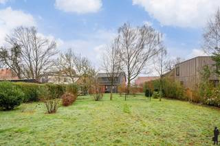 Centrale, instapklare en volledig gerenoveerde alleenstaande woning op 1.154 m² – De Heuvel, KalmthoutIn de gegeerde woonwijk De Heuvel, op korte...