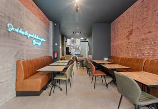 Located in the vibrant Flagey district of Brussels, this HoReCa / retail unit is an excellent investment opportunity. It enjoys a prime location...