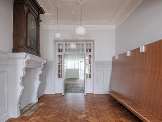 <strong>Handelspand gelegen achter een statige gevel op een vlot bereikbare locatie tegenover het Citadelpark.</strong><br /><br /><em>Voor meer informatie, mail naar info@carloeggermont.be</em><br /><br />Achter deze karaktervolle gevel schuilt een bijzonder pand met verschillende mogelijkheden. Het handels gelijkvloers is gelegen aan de Charles de Kerchovelaan tegenover het Citadelpark en biedt een uitstekende bereikbaarheid. <br /><br />Met zijn hoogwaardige van afwerking beschikt het handelspand over een bruto vloeroppervlakte van (181 m<sup>2</sup>) en eveneens aangename buitenruimte (52 m<sup>2</sup>). <br />De grootste troef zijn de polyvalente bestemmingen binnenin het pand, zoals: horeca, kantoor, vrij beroep,...<br /><br /><strong>Kortom, een opportuniteit voor wie een bloeiende zaak wil starten op een strategische locatie.</strong>