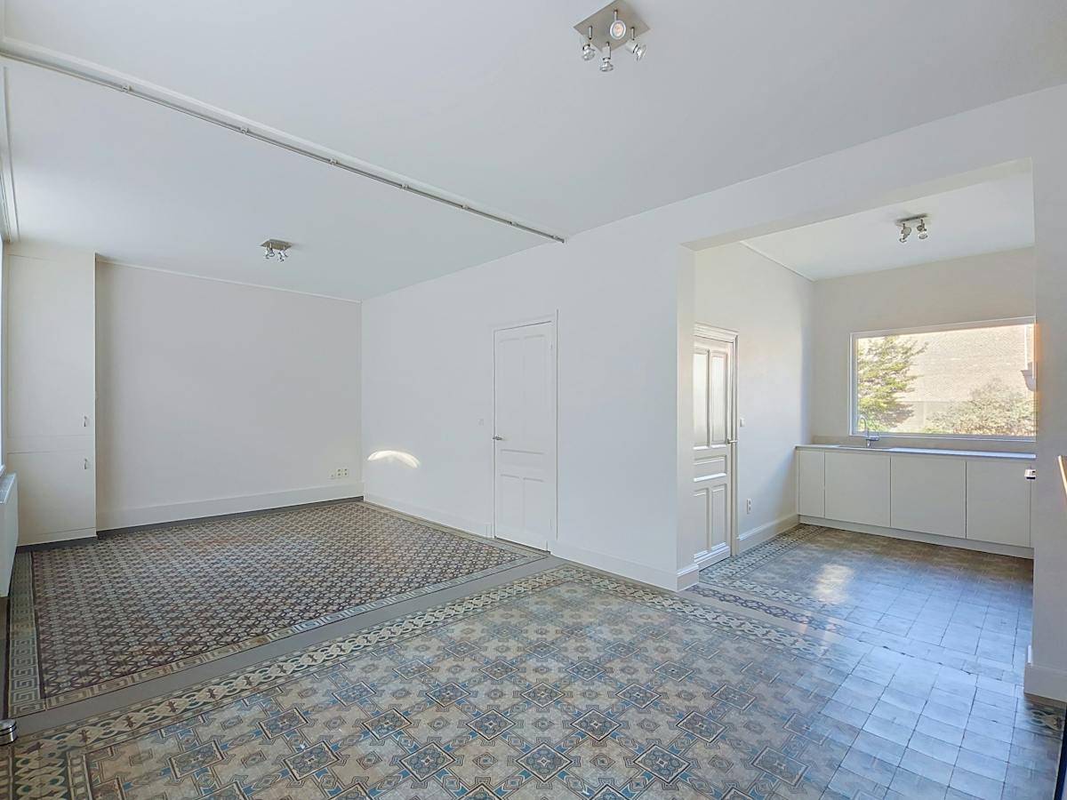 Maison spacieuse rénovée avec 3 chambres et jardin à Dikkebus - photo 4