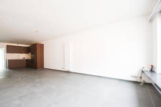 Dit lichtrijke appartement in hartje Hamme biedt comfort en ruimte op een toplocatie. U betreedt het appartement via de aparte inkomhal. De...