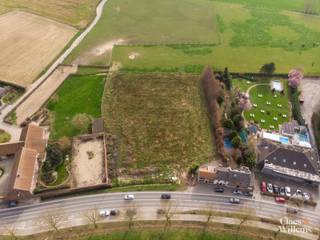Het perceel bevindt zich in woongebied met landelijk karakter met achteraan agrarisch gebied, waardoor u vanuit de tuin een open zicht heeft op...