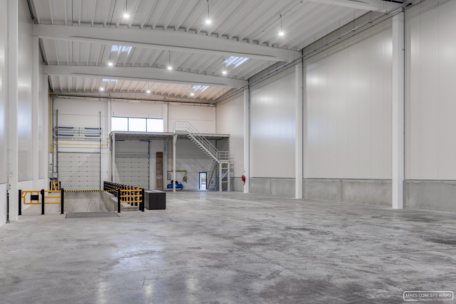 Nieuwbouw magazijn te koop van 1084 m2 bij E17 en Waregem centrum - foto 4