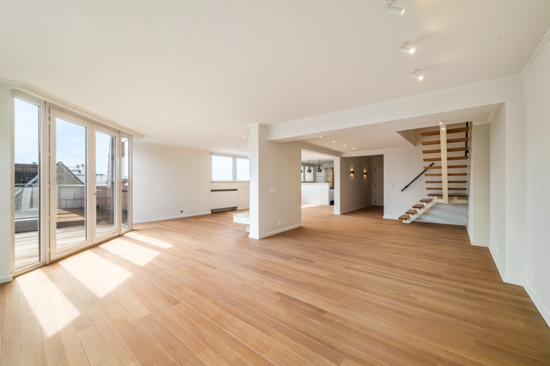 Exclusieve duplex met 210 m² woonbeleving in hartje Roeselare ROESELARE STADSKERN | RECENT LUXUEUS VERNIEUWD | 2 À 3 SLAAPKAMERS | 2 TERRASSEN | 210 m² - foto 4