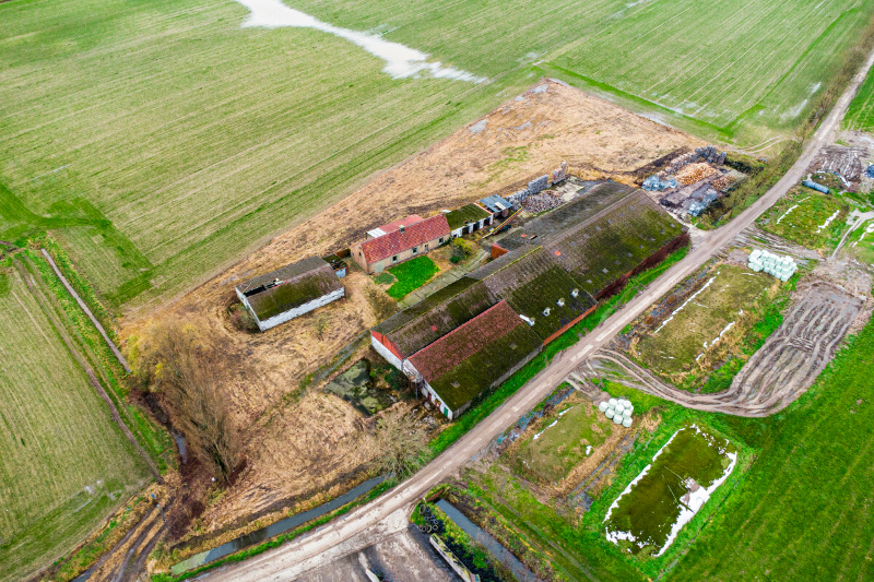 Domein te Landegem – Te renoveren hoeve op 1 hectare mét bouwmogelijkheden. - foto 2