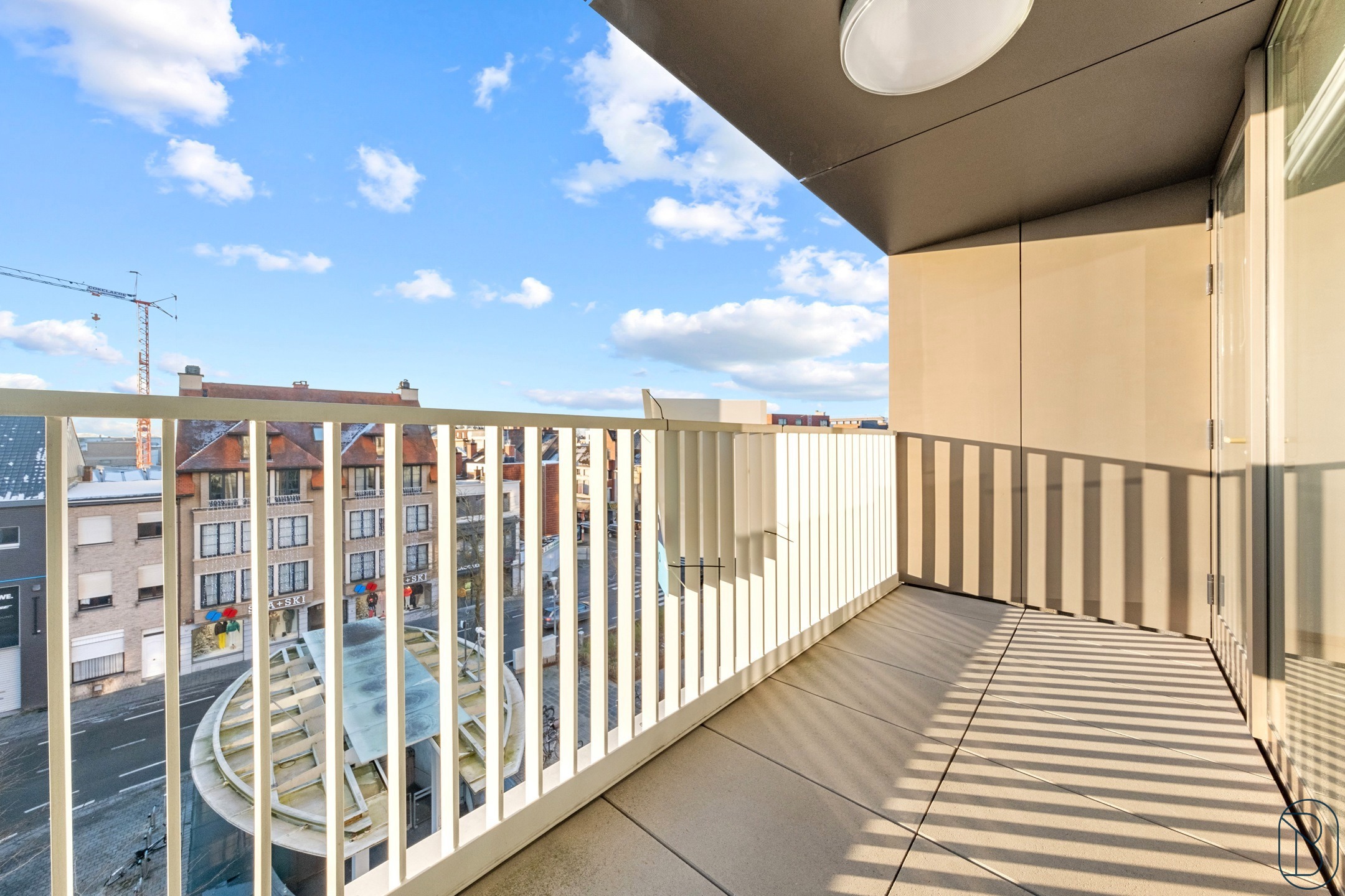 TOPGELEGEN APPARTEMENT met 2 slaapkamers en leuk ZONNETERRAS - foto 4