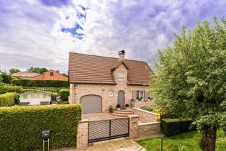 Move-in ready detached home in a prime location within a highly sought-after residential areaAre you looking for a spacious, perfectly maintained...