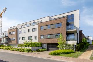 This new build apartment in Lennik is located close to the town centre with shops and restaurants nearby. Situated on the ground floor and built...