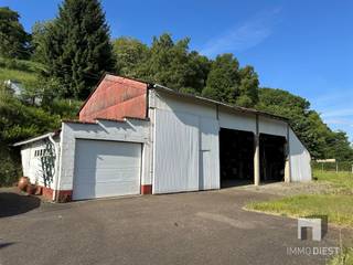 Ruime garage/stalling/opslagplaats met woning in Diest (Kaggevinne)Op zoek naar een woning die rust en ruimte biedt, maar toch dichtbij het...