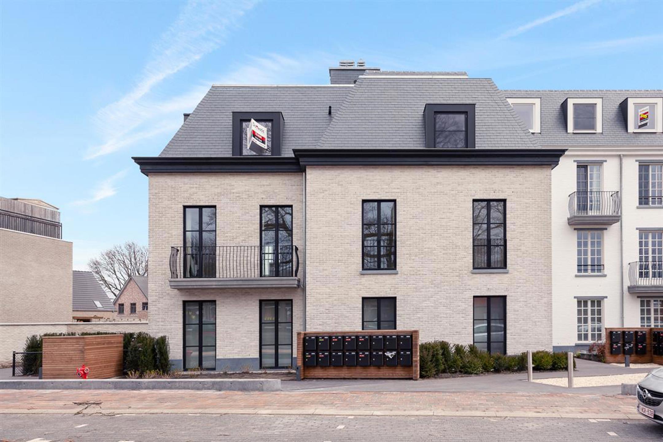 Dubbele autostaanplaats te koop in de ondergrondse kelderverdieping bij "Parkresidentie Dr. Boon".
