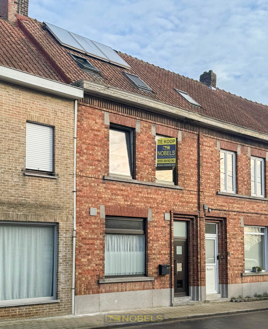 Te koop, verder af te werken woning met 4 slaapkamers en tuin te Sint-Denijs (Zwevegem) - foto 1