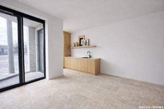 Dit volledig bemeubeld, energiezuinig nieuwbouw appartement met twee ruime slaapkamers.Aangename en lichtrijke leefruimte dankzij de grote...