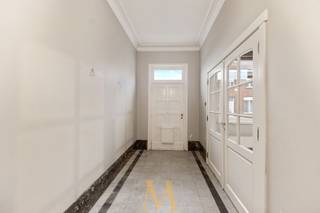 Deze vrijstaande woning op een perceel van 737 m² biedt een ruime bewoonbare oppervlakte van 271 m² en vormt een uitstekende opportuniteit voor wie...