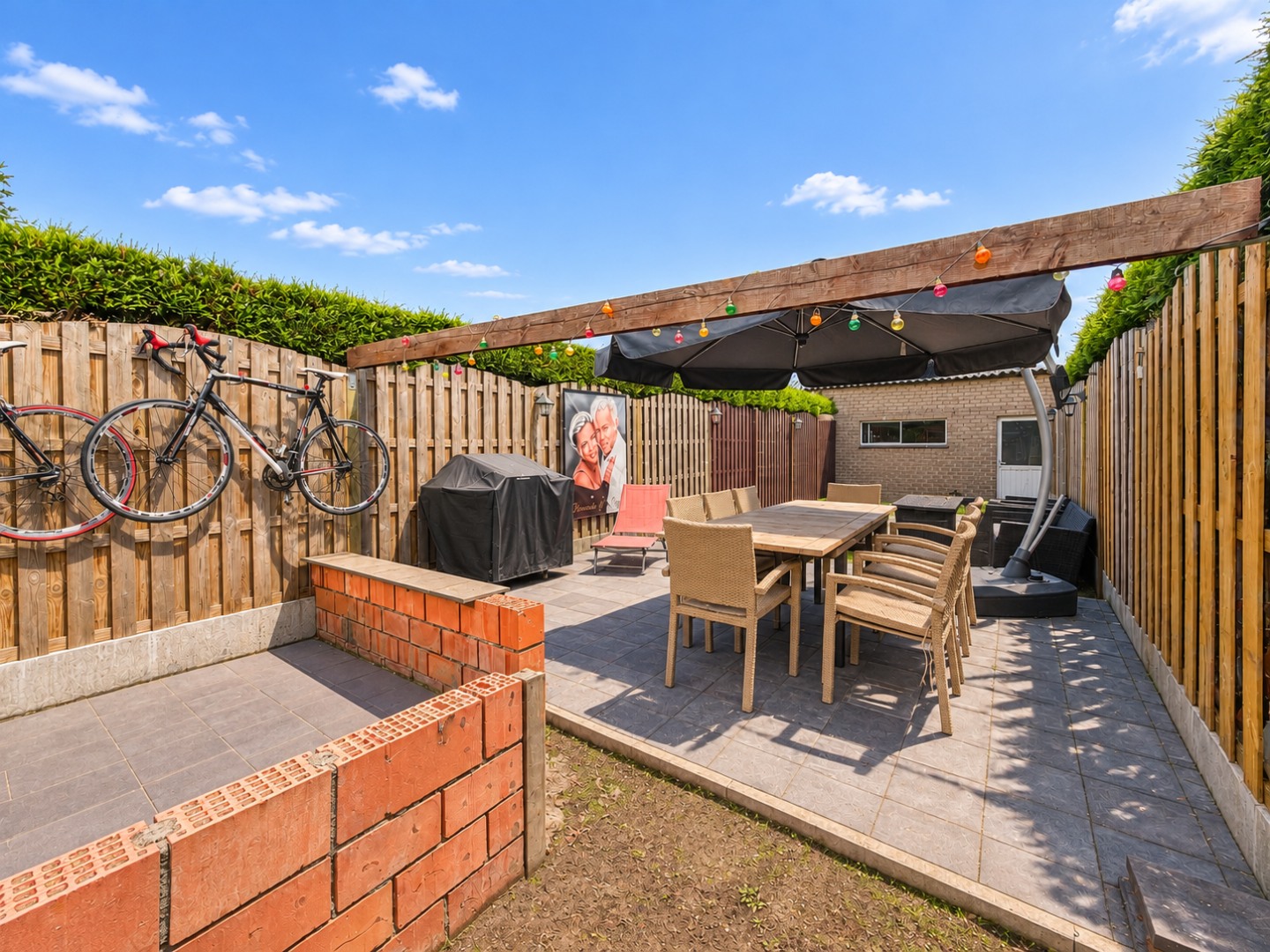 Te koop, Te renoveren halfopen gezinswoning met 3 slaapkamers, dubbele garage en tuin! - foto 3