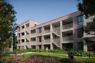 <p><span>Nobile is leven, genieten en wonen... in het hart van Puurs...</span></p><p><span>Een klassevolle wooncompositie met een groen hart. Het project omvat 9 verschillende, karakteristieke bouwvolumes met elk een eigen visuele identiteit, van riante luxe-doorzonappartementen tot compacte hoekappartementen en alles daartussenin. Nobile staat voor weelderige keuzevrijheid. Wat je voorkeuren en budget ook zijn: jouw droomwoning zit hier gegarandeerd tussen. </span></p><p><span> De centrale ligging aan de rand van het centrum van Puurs, de vlotte bereikbaarheid en nabijheid van het station vormen een grote troef.</span></p><p><span> </span></p><p><span>Nobile staat voor duurzaam wonen: warmtepompen met vloerverwarming, ventilatie type D, zonne-energie voor de gemene delen, ... maken jouw woning bijna-energieneutraal (BEN).</span></p><p><span> </span></p><p><span>De collectieve binnentuin met serre ingericht als tuinpaviljoen is het centrale pronkstuk en vormt het perfecte decor voor een zomerse picknick met vrienden of babbel met je buren. </span></p><p><span>Parkeren kan in de ondergrondse parkeergarage.</span></p><p><span> </span></p><p><span>Dit ruime appartement met 2 slaapkamers bevindt zich op de eerste verdieping in de residentie "Dolce"" en heeft een vloeroppervlakte van 104,8m².</span></p><p><span>Indeling: inkomhal / toilet / berging /eetkamer met open keuken en toegang tot terras (10,2m²) met zicht op de binnentuin/ ruime woonkamer (4,62mx4,41m) / nachthal / 2 slaapkamers (4mx2,69m;3,49mx2,22m) / badkamer met dubbele lavabo, douche en toilet </span></p><p><span> </span></p><p><span>Geef jouw appartement een persoonlijke touch en kies de afwerking van vloeren, keuken en badkamer volgens de bepalingen voorzien in het lastenboek.</span></p><p><span> </span></p><p><span>Prijs excl. btw en registratierechten, aansluitingskosten nutsvoorzieningen.</span></p><p><span> </span></p>