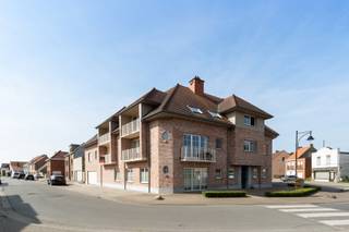 Het appartement dankt z’n EPC-score A aan: z’n gloednieuwe CV ketel, isolerende beglazing, zonnescreens en (vloer-, muur- & plafond)-isolatie.De...