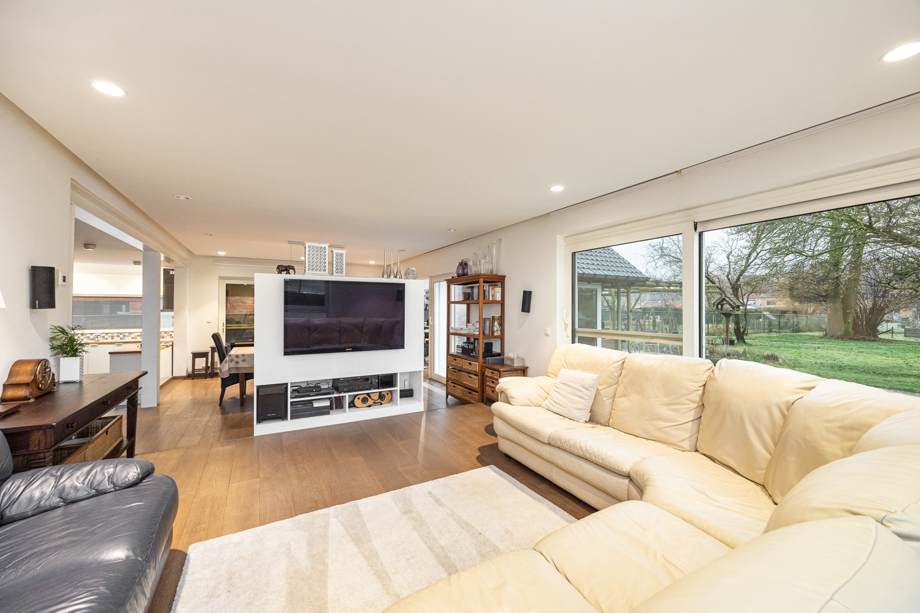 Unieke woning met praktijkruimte, 5 slaapkamers en naastliggende bouwgrond - foto 5