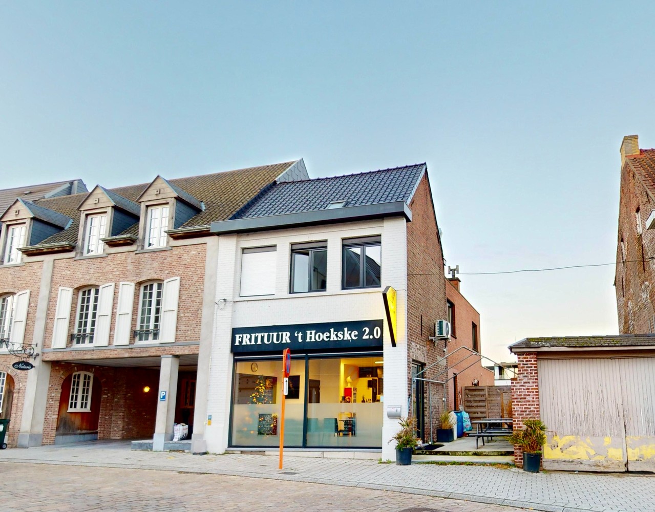 Te koop: Goed draaiende frituur mét gerenoveerde woning in het hart van Zingem - foto 2