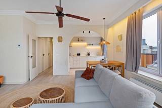 Dit prachtige appartement bevindt zich middenin het historisch centrum van de geliefde stad Antwerpen – omringd door de Groenplaats, Grote...