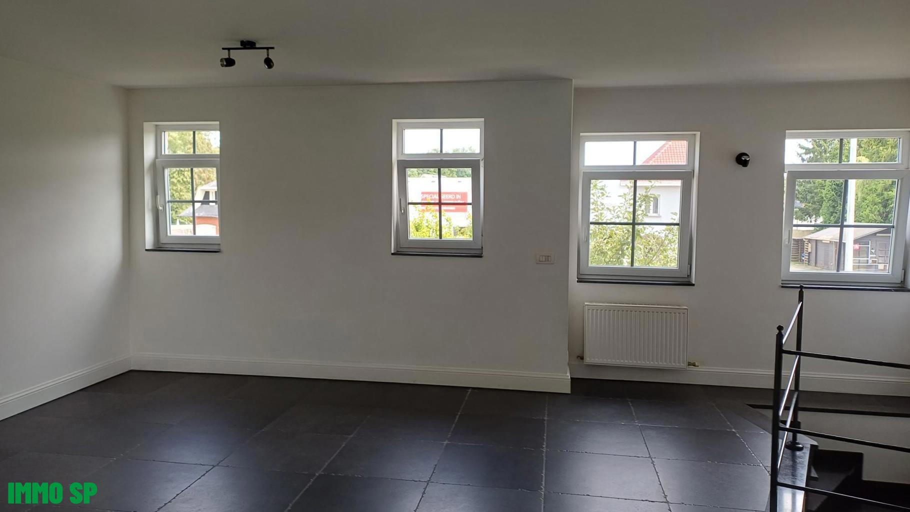 Centraal gelegen duplex appartement met 2 slaapkamers. - foto 4