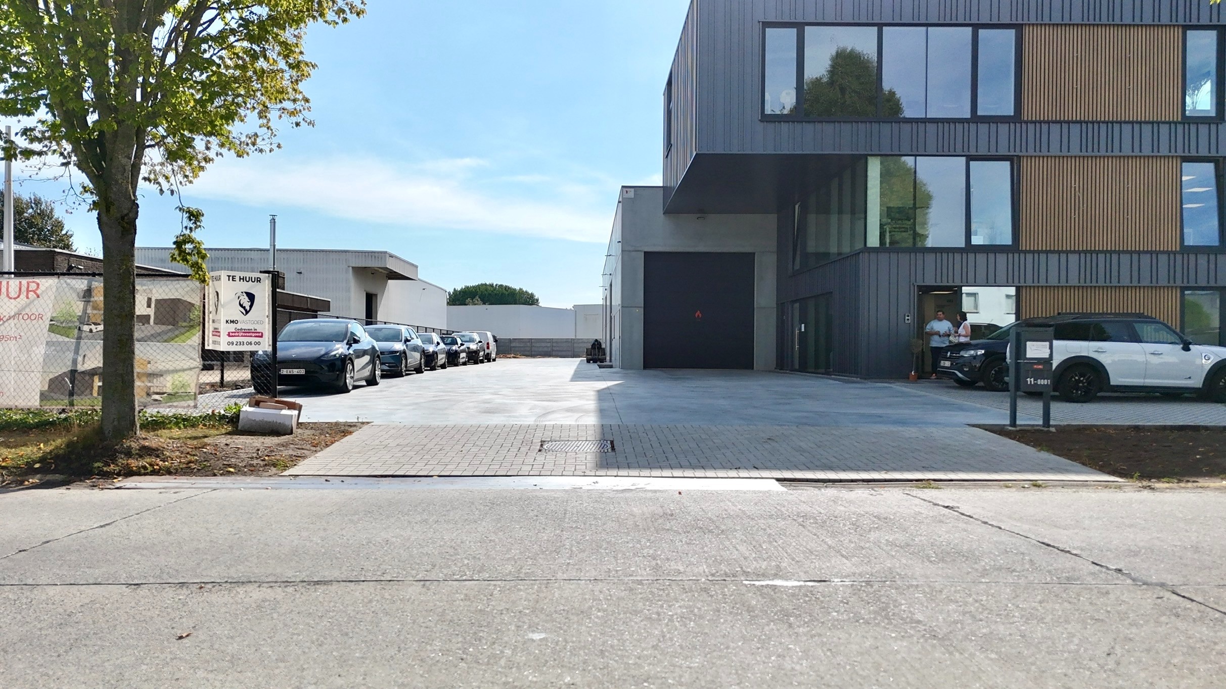 Nieuwbouw magazijn 295m² met vlotte verbinding richting E17 te Lokeren - foto 1