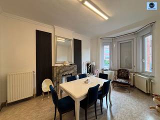 <p><span>INSTAPKLARE WONING MET 3 SLAAPKAMERS EN TUIN</span></p><p><span>Richtprijs : 299.000 euro</span></p><p><span> </span></p><p><span>Deze woning is ideaal gelegen in de nabijheid van scholen, winkels en openbaar vervoer.</span></p><p><span> </span></p><p><span>De woning heeft volgende indeling : op het gelijkvloers treft u de ruime inkomhal met toegang tot de living -en eetruimte, de ingerichte keuken en berging.</span></p><p><span> </span></p><p><span>Op de eerste verdieping treft u de 3 slaapkamers en een badkamer.</span></p><p><span> </span></p><p><span>Op de tweede verdieping is er nog een zolder toegankelijk via een vaste trap. Deze kan ingericht worden als kamer.</span></p><p><span> </span></p><p><span>Op de zijkant van het perceel is een ruime oprit aanwezig!</span></p><p><span> </span></p><p><span>Achteraan de woning is er nog een zonnig terras en tuin.</span></p><p><span> </span></p><p><span>De woning is voorzien van dubbele beglazing in PVC en wordt verwarmd met centrale verwarming op stookolie.</span></p><p><span> </span></p><p><span>Gunstig EPC-label C dus geen renovatieverplichting!</span></p><p><span> </span></p><p><span>Voor meer info of bezoek bel Louis op 0472/29.25.04 of mail naar <span>Louis@svena.be</span></span></p><p><span> </span></p><p><span> </span></p><p><span>Stedenbouwkundig uittreksel/inlichtingen in aanvraag! </span></p><p><span>Deze gegevens zijn louter informatief en wij kunnen niet aansprakelijk gesteld worden voor eventuele onjuistheden. </span></p><p><span>De bewoonbare oppervlakte is slechts indicatief.</span></p><p><span> </span></p><p><span> </span></p><p><span> </span></p><p><span> </span></p>