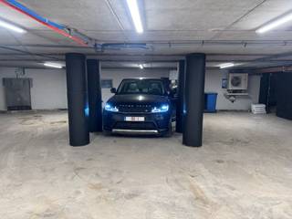 Bent u op zoek naar een autostaanplaats op een gegeerde locatie vlak bij het UZ Gent? Dan is dit zeker iets voor u!<br /><br />Deze ondergrondse parkeerplaats is vlot bereikbaar via de inrijpoort aan De Pintelaan 184.<br />De staanplaats bevindt zich in een ondergrondse parking onder een gebouw, wat zorgt voor een veilige en praktische parkeermogelijkheid.<br /><br />Voor meer informatie of een bezoek kunt u contact opnemen via elisa@ocvastgoed.be of 0468 45 65 26.<br /><br />Stedenbouwkundige inlichtingen: bouwvergunning, woongebied, voorkooprecht, geen gerechtelijke herstelmaatregel of bestuurlijke maatregel opgelegd.<br />Geen overstromingsgevoelig gebied. P-score = A, G-score = A, geen renovatieverplichting